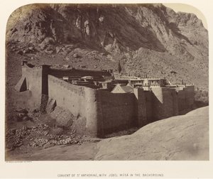 Kloster St. Katharina, mit Jebel Musa im Hintergrund von Sgt. James M. McDonald
