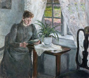 Innenraum mit lesender Frau
