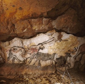 Das mythische Einhorn von Lascaux, gemalt vor über 17.000 Jahren, säumt den weißen Kalkstein