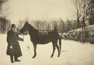 Der russische Autor Leo Tolstoi mit einem Pferd, Jasnaja Poljana, bei Tula, Russland, 1905 von Sophia Andreevna Tolstaya