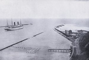 Eingang zum Hafen von Durban (s/w Foto) von South African Photographer