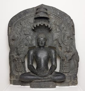 Jaina Tirthankara Parshvanatha mit Schlangenkapuze im Meditationssitz (Dhyanamudra), aus Karnataka, Indien von South Indian School