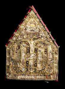 Bischofsmütze aus Gold, dekoriert mit Federmosaiken, hergestellt von spanischen Missionaren in Mexiko. 16. Jahrhundert