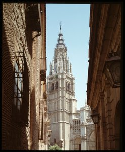 Gotische Kunst: Ansicht der Kathedrale Sainte Marie (Heilige Maria) 13.-15. Jahrhundert Toledo, Spanien (Ansicht des Glockenturms der Kathedrale St. Maria) von Spanish School