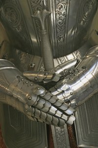 Spanische Rüstung und Schwert (Stahl)