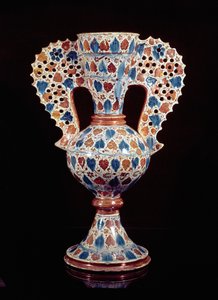 Zinnglasierte Vase mit Lüsterdekoration, Hispano-Maurisch, Valencia, drittes Viertel des 15. Jahrhunderts (Irdenware) von Spanish School