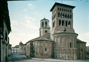 Blick auf die Kirche San Tirso