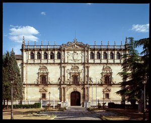 Ansicht der plateresken Fassade der alten Universität von Alcalá von Spanish School