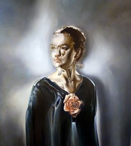 Geheimnisvolle Frau mit Rose