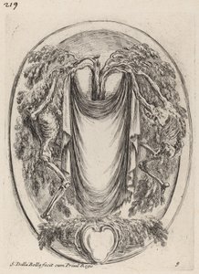 Kartusche in Form eines von einem Zypressenbaum hängenden Tuchs, flankiert von Skeletten von Stefano della Bella