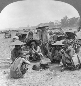 Karawane auf dem Weg nach China, Camping in Bhamo, Burma, 1908