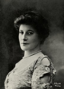 Porträt der französischen Künstlerin Marthe Brandes von Studio Felix