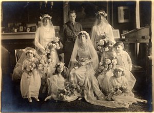 Gruppenhochzeitsfoto von Lady Blanche Cavendish und Colonel Ivan Murray, Guards Chapel, Lansdowne House, 21. April 1919