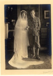 Hochzeit von Lady Blanche Cavendish und Colonel Ivan Murray Cobbold, Guards Chapel, Lansdowne House, 21. April 1919 (s/w Foto)