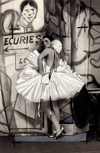 Porträt der französischen Schauspielerin Spinelly im Ballerina-Kostüm von Studio Walery