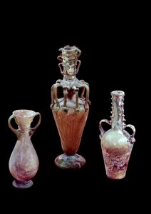 Orientalische Kunst: Glasvasen syrischer Produktion. 1. bis 5. Jahrhundert n. Chr. von Syrian