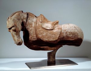 Chinesische Kunst: Holzpferd. Skulptur aus der Tang-Zeit (618 bis 907). Paris, Musee Cernuschi.