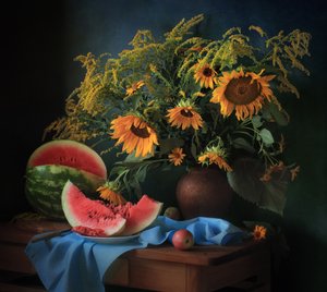 Goldene Sonnenblumen und Wassermelone von Tatyana Skorokhod