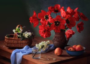 Rote Tulpen Land Stillleben von Tatyana Skorokhod