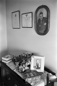 Bibel, Familienbilder und Dokumente im Haus von Pfarrer Lincoln Reed