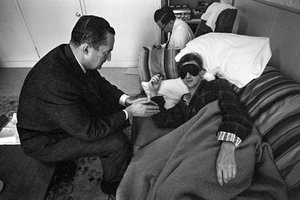 Psychopharmakologische Therapie und Experimente bei einem psychisch kranken Patienten von Ted Spiegel
