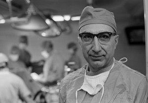 Porträt von Dr. Michael DeBakey, Herz-Kreislauf-Chirurg, im Texas Medical Center