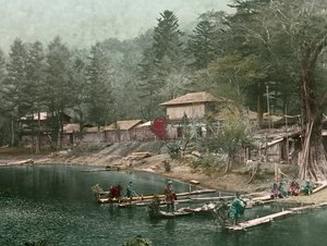 Fischerdorf am Chuzenji-See, um 1900 - 1915 von Teijiro Takagi