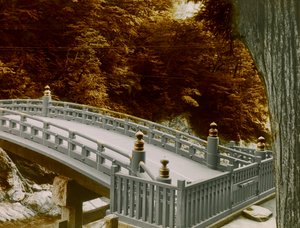Die Shinkyo (heilige Brücke) in der Stadt Nikko, um 1900 - 1915
