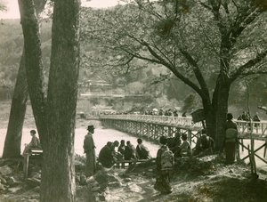 Blick auf die Togetsukyo-Brücke über den Katsure-Fluss in Arashiyama, um 1900 - 1915