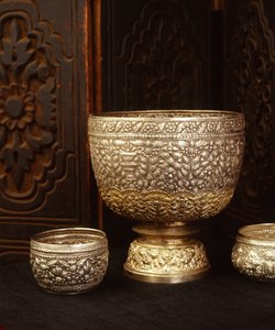 Repoussé-Schalen