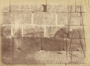 Nahaufnahme von Hieroglypheninschriften und Skulpturen (Liste der besiegten Nationen), Karnak von Théodule Devéria