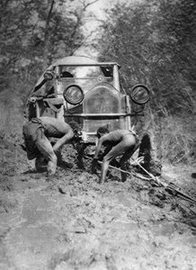 Im Schlamm stecken geblieben, Bulawayo nach Dett, Südrhodesien, ca. 1924-ca. 1925, 1927