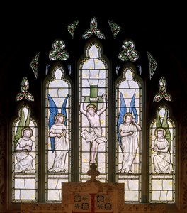 Hornblotton, St Peter, Ostfenster, Kreuzigung und Engel