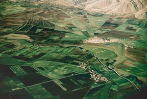 Luftaufnahme von bewirtschafteten Feldern im fruchtbaren Al Beqaa-Tal, auch bekannt als Al Biqa-Tal