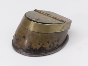 Tintenfass aus einem Pferdehuf, gehörte Kapitän William Tyrwhitt Drake, Royal Horse Guards, ca. 1829 von Thomas Lee