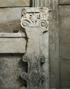 Thrakisches Grab von Sveshtari, Detail der Architektur nahe dem Sarkophag, 3. Jahrhundert v. Chr. (Steinskulptur) von Thracian Thracian