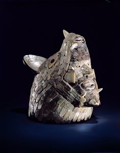 Kopf eines Tieres mit einem menschlichen Kopf in den offenen Kiefern, gefunden in Tula, Hidalgo, Mexiko, Frühpostklassik (900-1250)