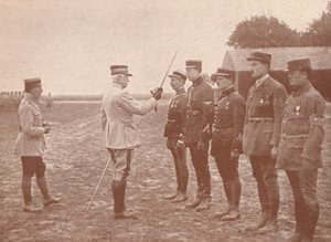 Ein französischer General verleiht Auszeichnungen an Flieger, ca. 1918 1919