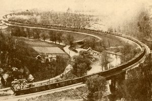 Ein gigantischer Güterzug mit vierundfünfzig Waggons, gezogen von einer Lokomotive, Chicago und Nordwestbahn, 193