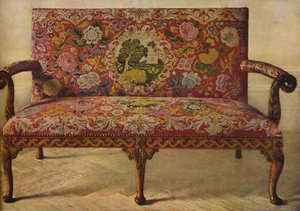 Ein Queen-Anne-Sofa mit Petit Point bezogen, um 1900, 1936 von Unbekannt