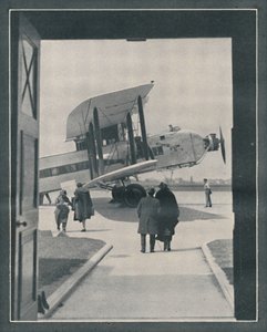 Ein Symbol der modernen Welt - Passagiere beim Einsteigen am Flughafen Croydon, ca. 1935