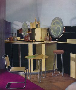 Eine Cocktailbar der British Vitrolite Company of London, entworfen von Kenneth Cheesman, 1935