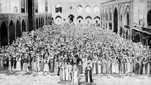 Eine Gemeinde blickt auf die heilige Kaaba in der Moschee von Mekka, Saudi-Arabien, 1922