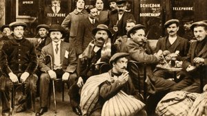 Eine Gruppe von Flüchtlingsfeldarbeitern in einem Café in Paris, Erster Weltkrieg, 1914-1918