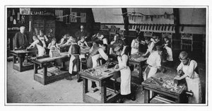 Ein Handwerkszentrum: Holzarbeit, London, um 1900-1901 von Unbekannt