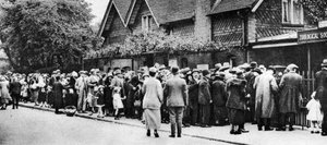 Schlange vor dem Zoo an einem Nationalfeiertag, London, 1926-1927