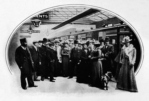 Eine Theatergruppe startet auf Tour, Euston Station, London, um 1900