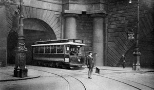 Eine Straßenbahn unter Kingsway, Aldwych und Somerset House, London, 1926-1927 von Unbekannt