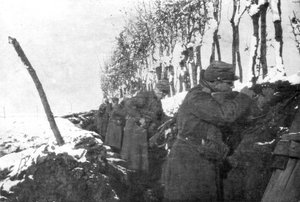 Ein Graben voller Reserveinfanterie, Pas-de-Calais, Frankreich, Winter 1915 von Unbekannt