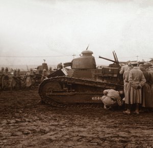 Vorrücken mit Panzern, ca. 1914-ca. 1918